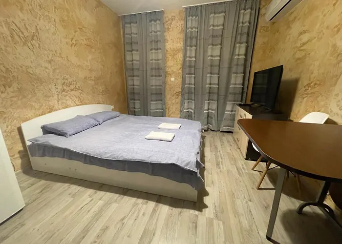 Colonel 956 Apartment *